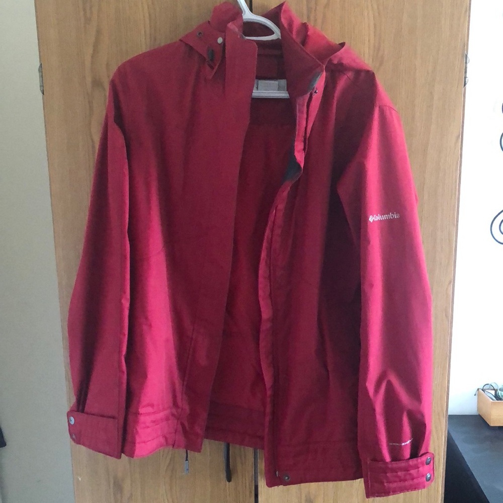 Columbia women’s Red Jacket she’ll Omi heat in excellent condition like new